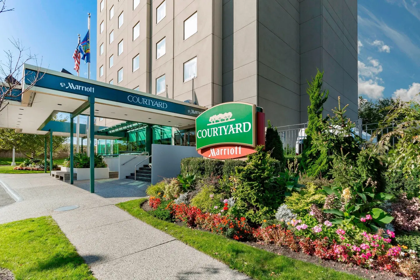 Courtyard by Marriott New York JFK Airport EXTERIOR