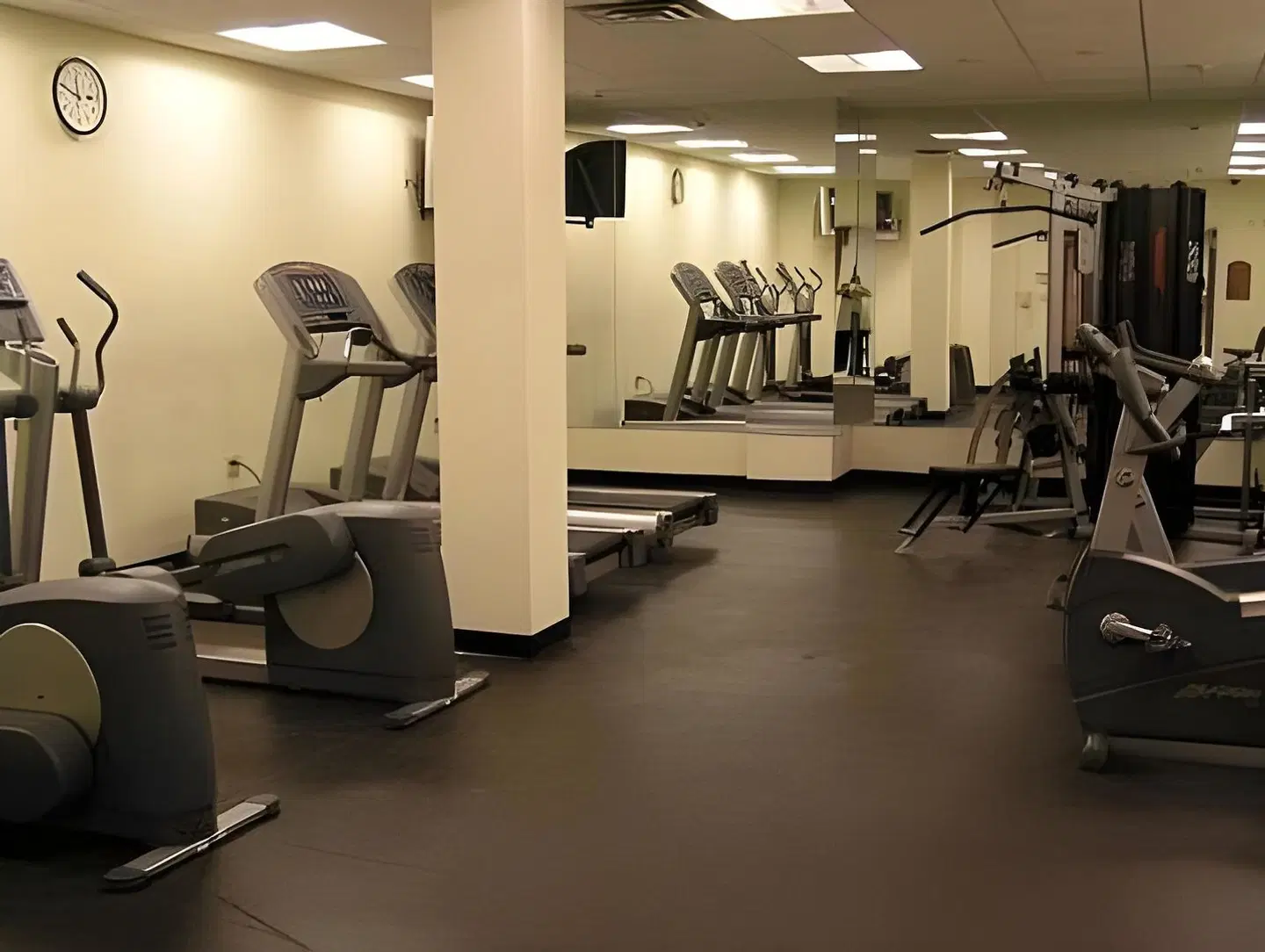 Holiday Inn Express & Suites Long Island-East End by IHG SPORTS_AND_LEISURE