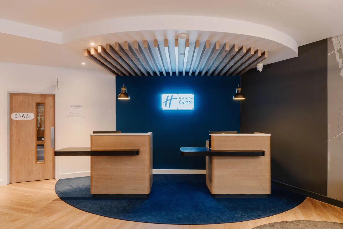 Holiday Inn Express Liverpool Central by IHG LOUNGE_LOBBY