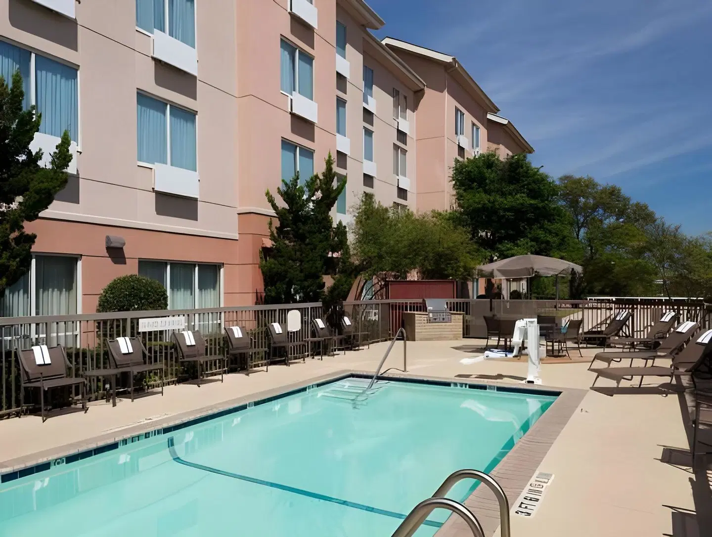 Fairfield by Marriott Inn & Suites Austin Northwest/Arboretum OUTDOOR_POOL