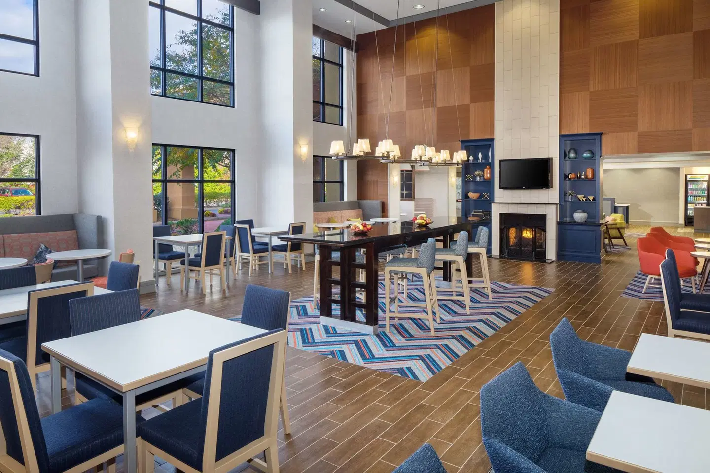 Hampton Inn Garden City Long Island Bar