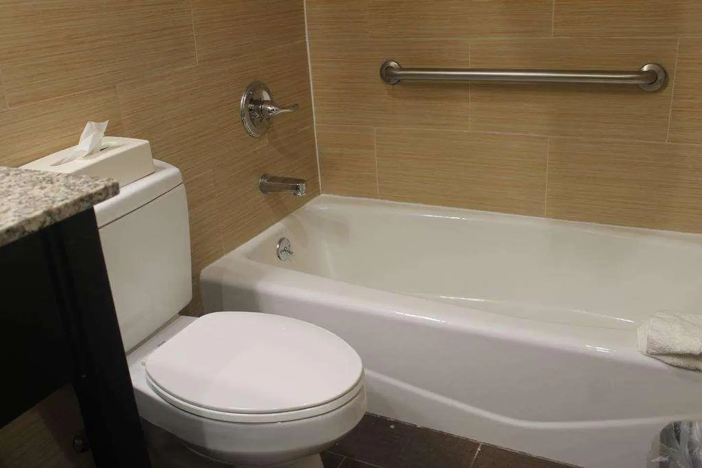 Days Inn by Wyndham Brooklyn Borough Park Badezimmer