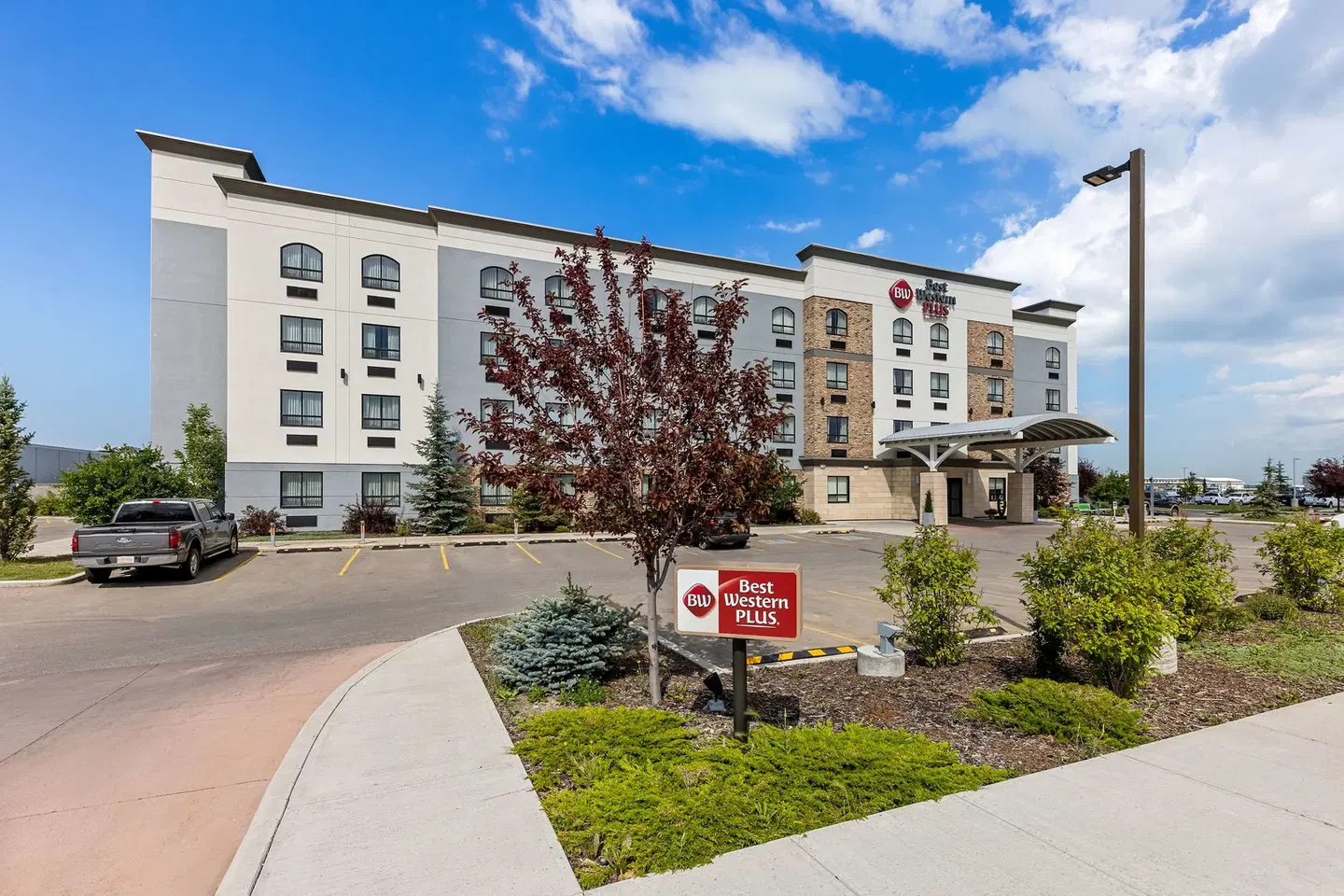 Best Western Plus Airdrie Gateway EXTERIOR