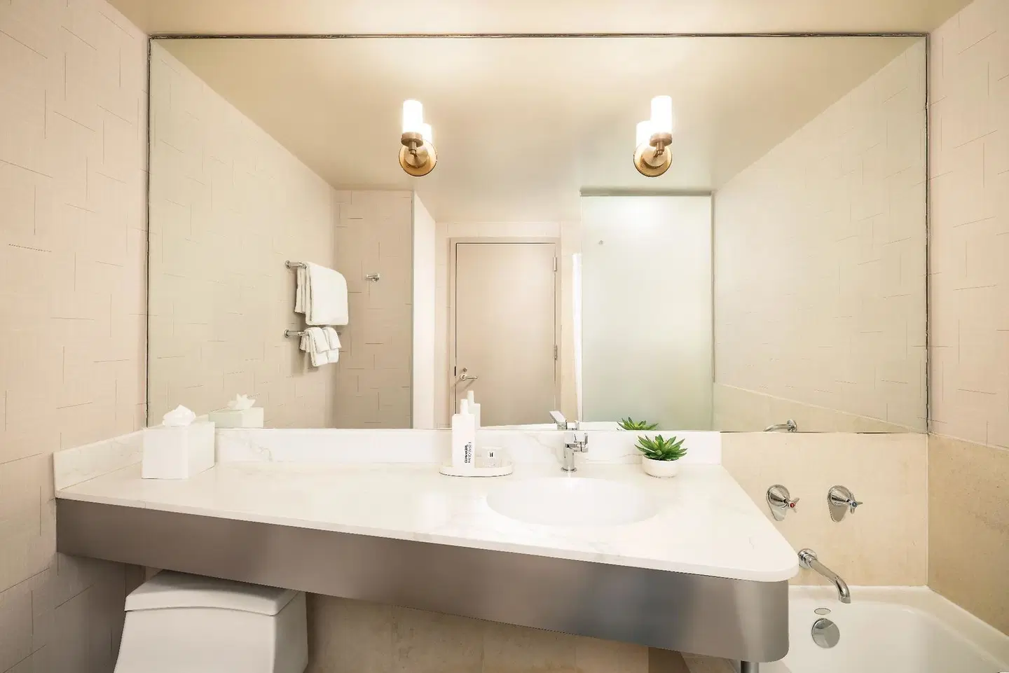 Millennium Premier New York Times Square Badezimmer