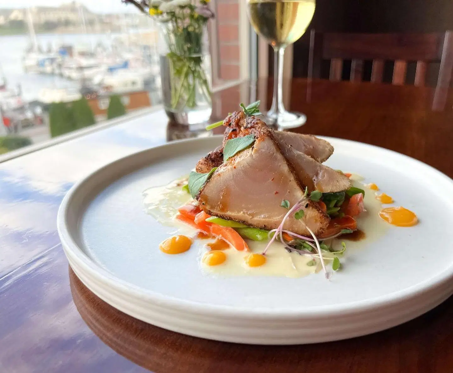 Coast Victoria Hotel & Marina by APA Restaurant