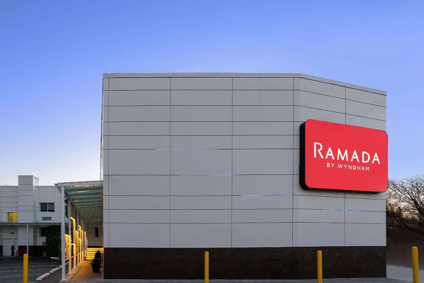 Ramada by Wyndham Bronx EXTERIOR