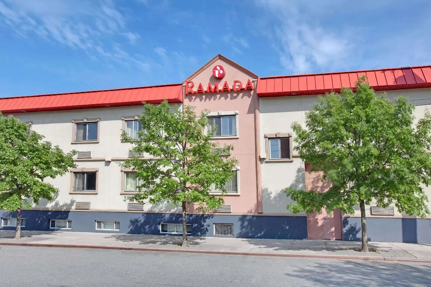 Ramada by Wyndham Bronx EXTERIOR