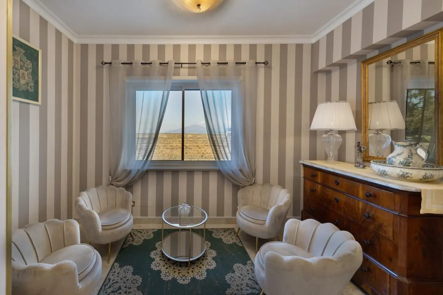 Regina ROOM_EXAMPLE
