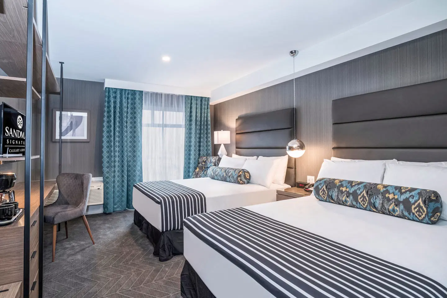 Sandman Signature Hotel Calgary Airport ROOM_EXAMPLE