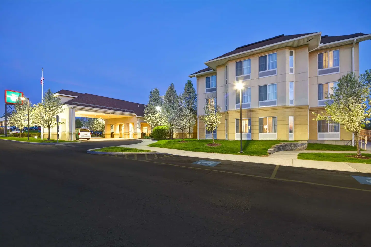The Homewood Suites by Hilton Ithaca EXTERIOR
