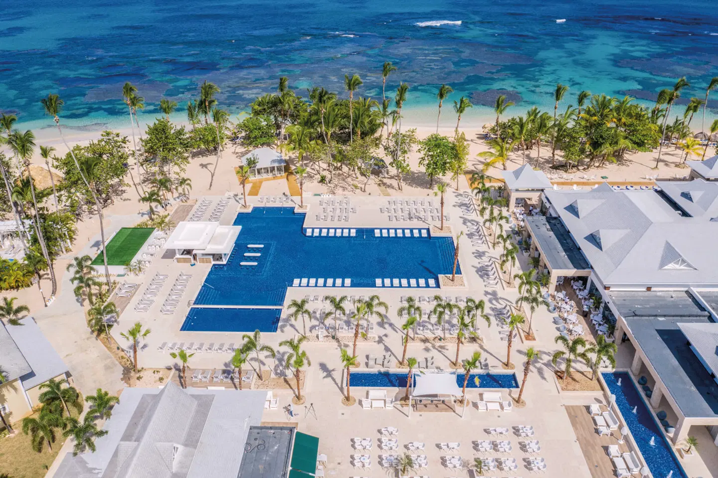 Bahia Principe Explore El Portillo OUTDOOR_POOL