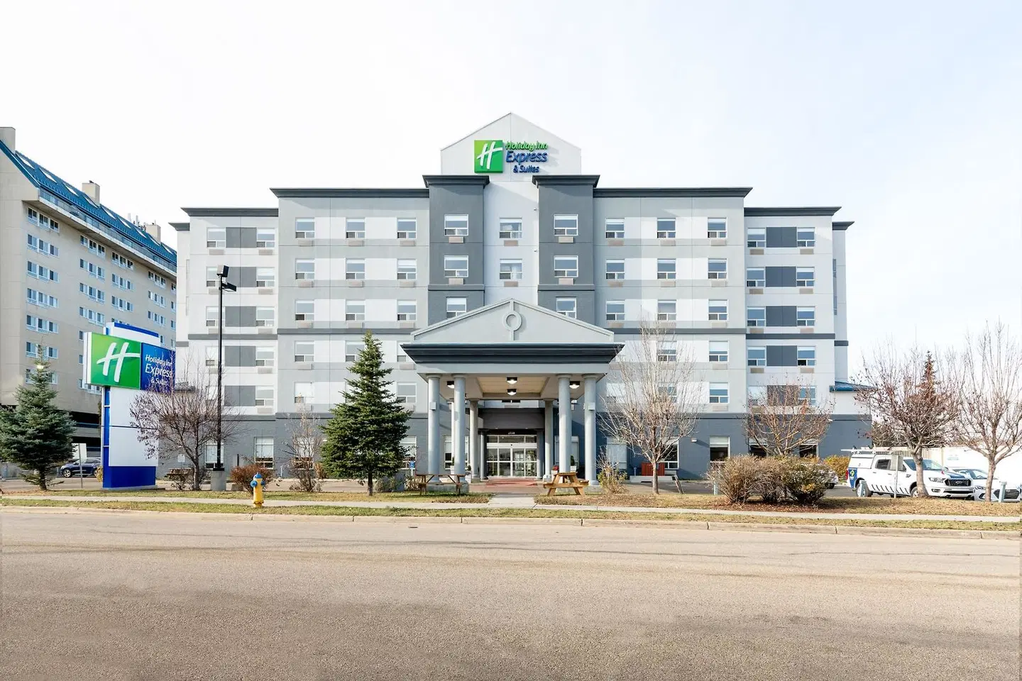 Holiday Inn Express & Suites Edmonton South by IHG EXTERIOR