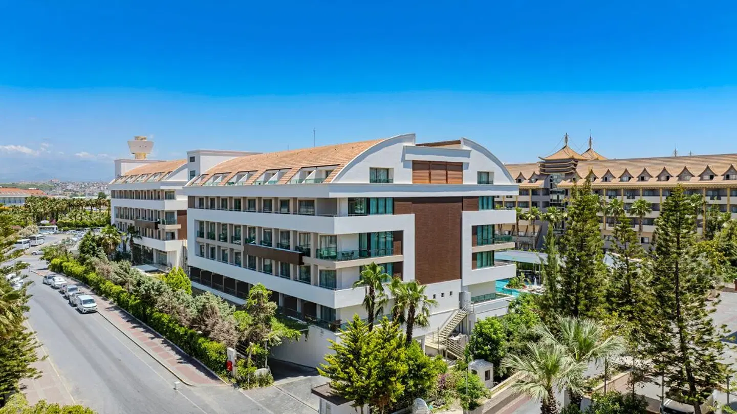 Port Side Resort Hotel EXTERIOR