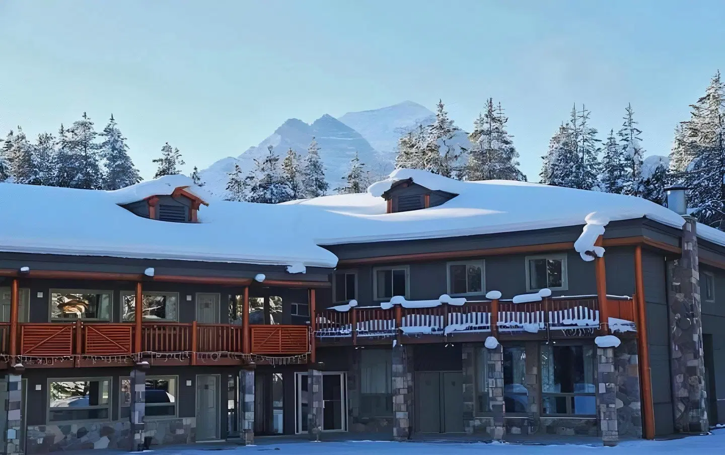 Mountaineer Lodge EXTERIOR