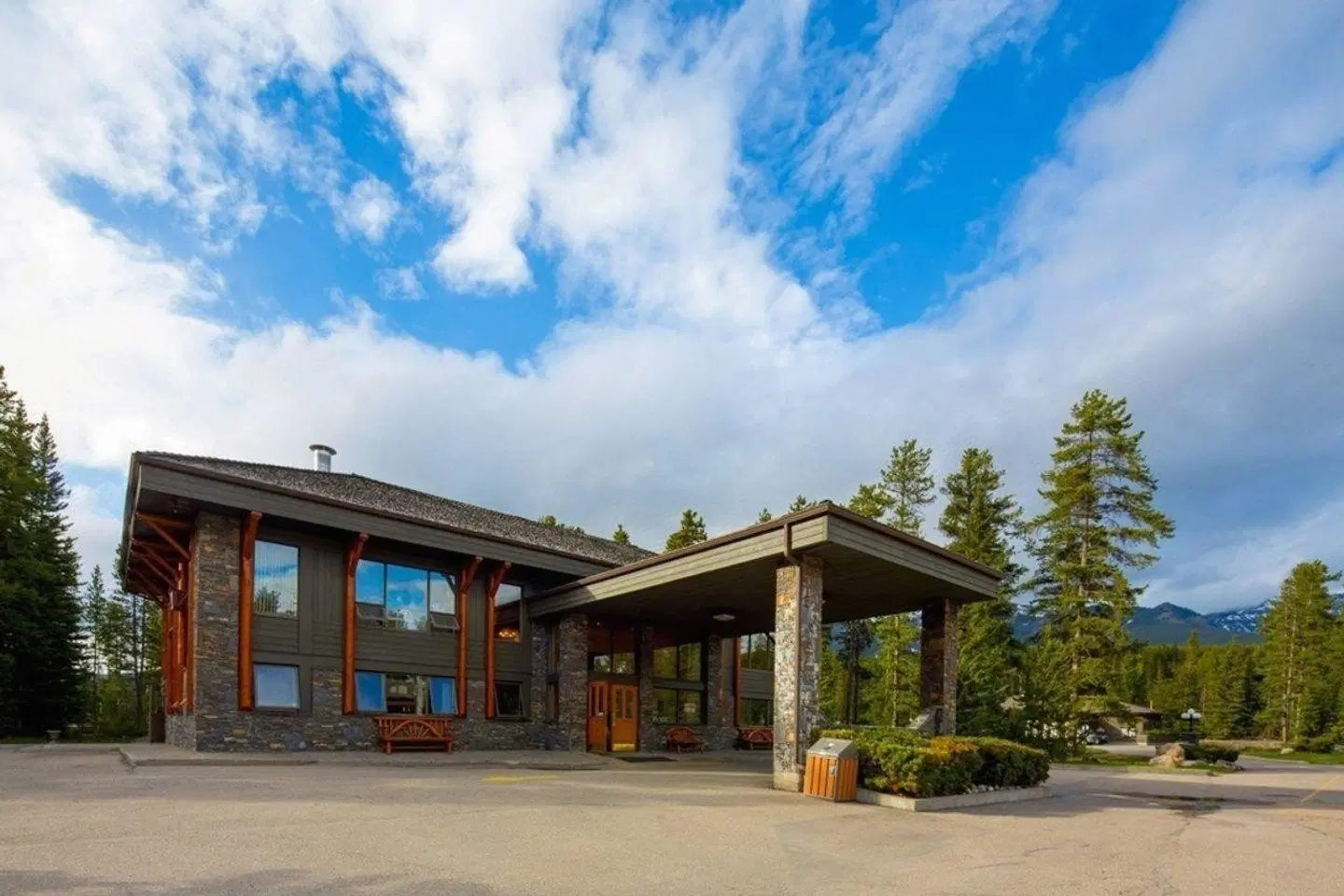 Mountaineer Lodge EXTERIOR