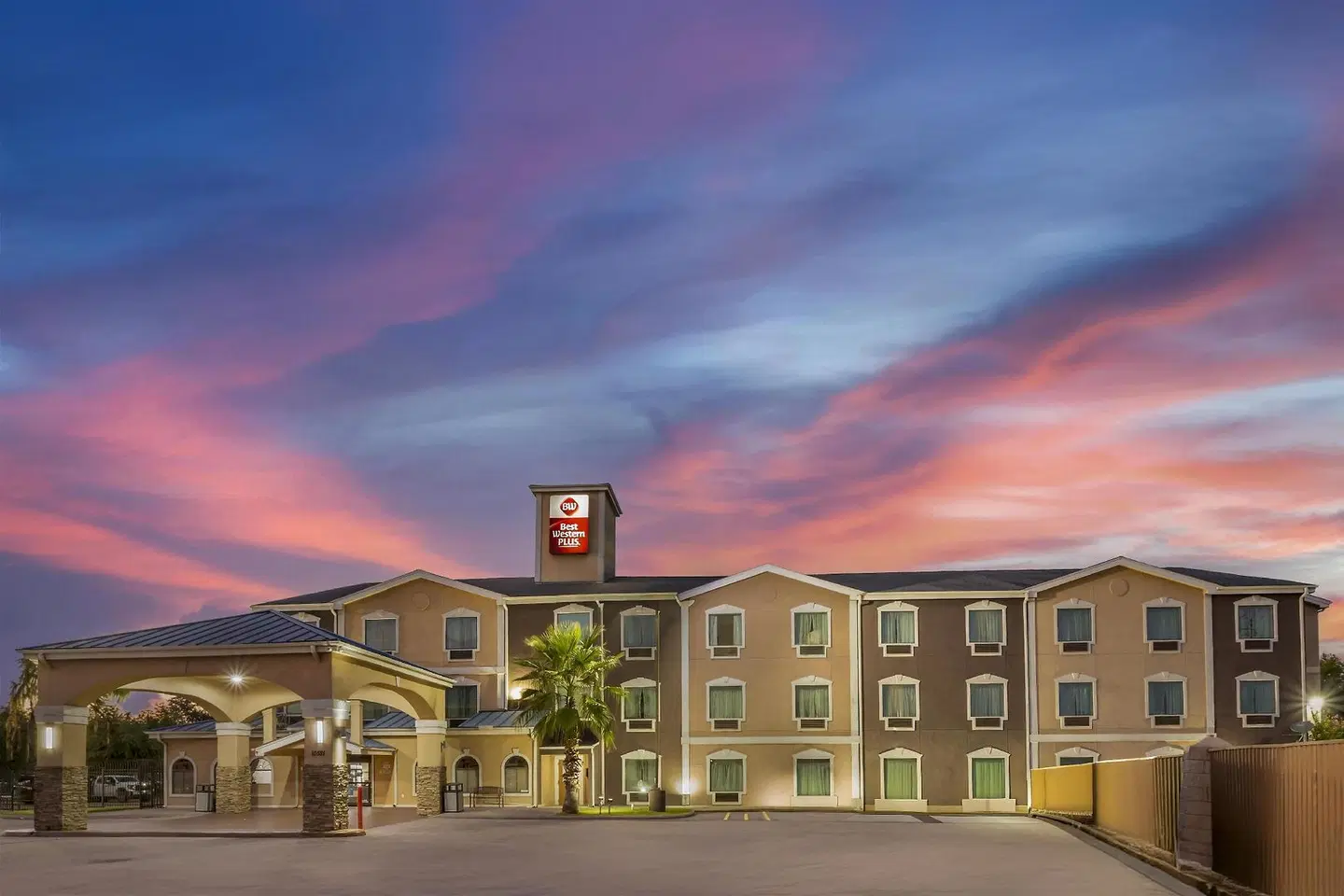 Best Western Heritage Inn EXTERIOR