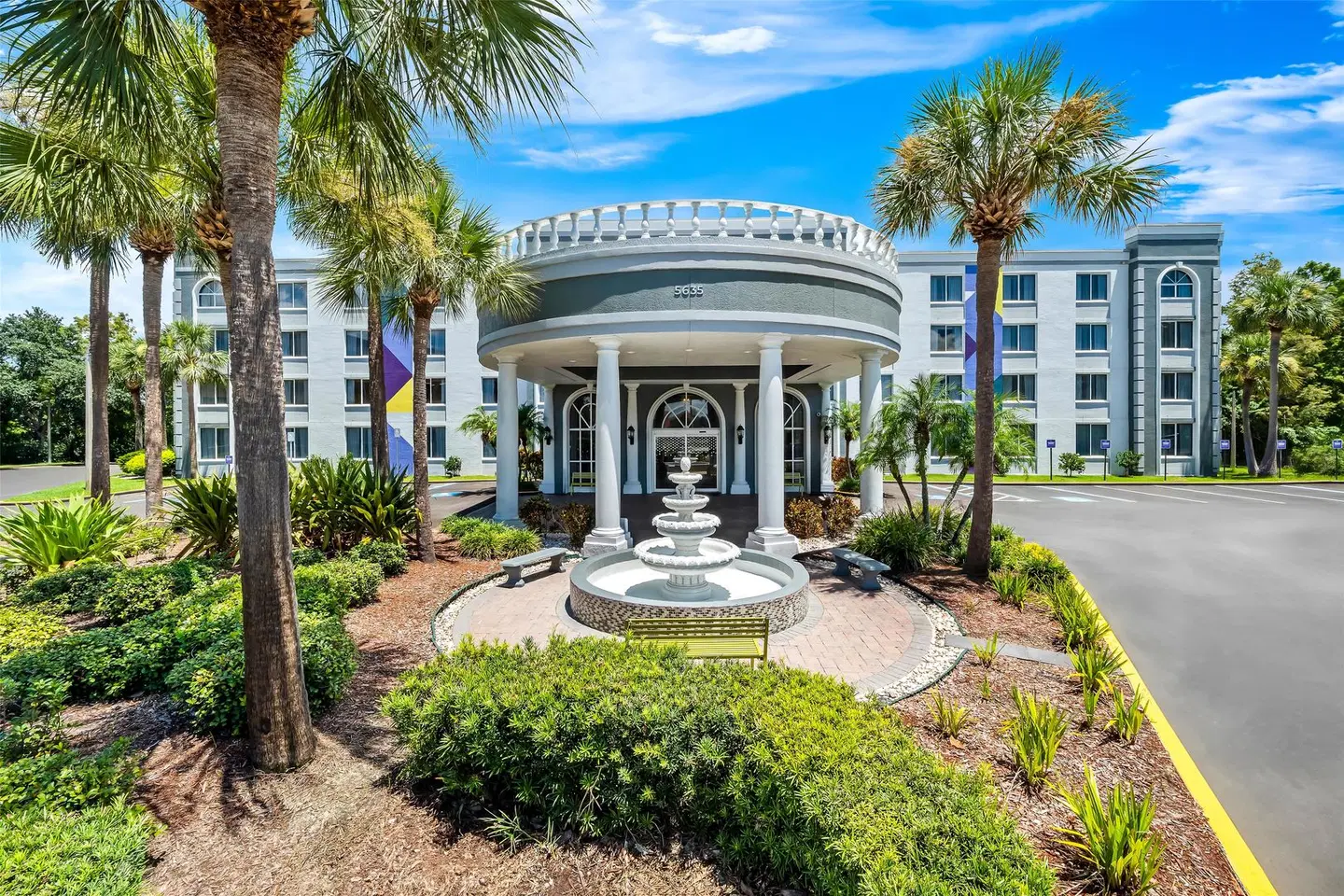 Spark by Hilton Orlando near Universal EXTERIOR