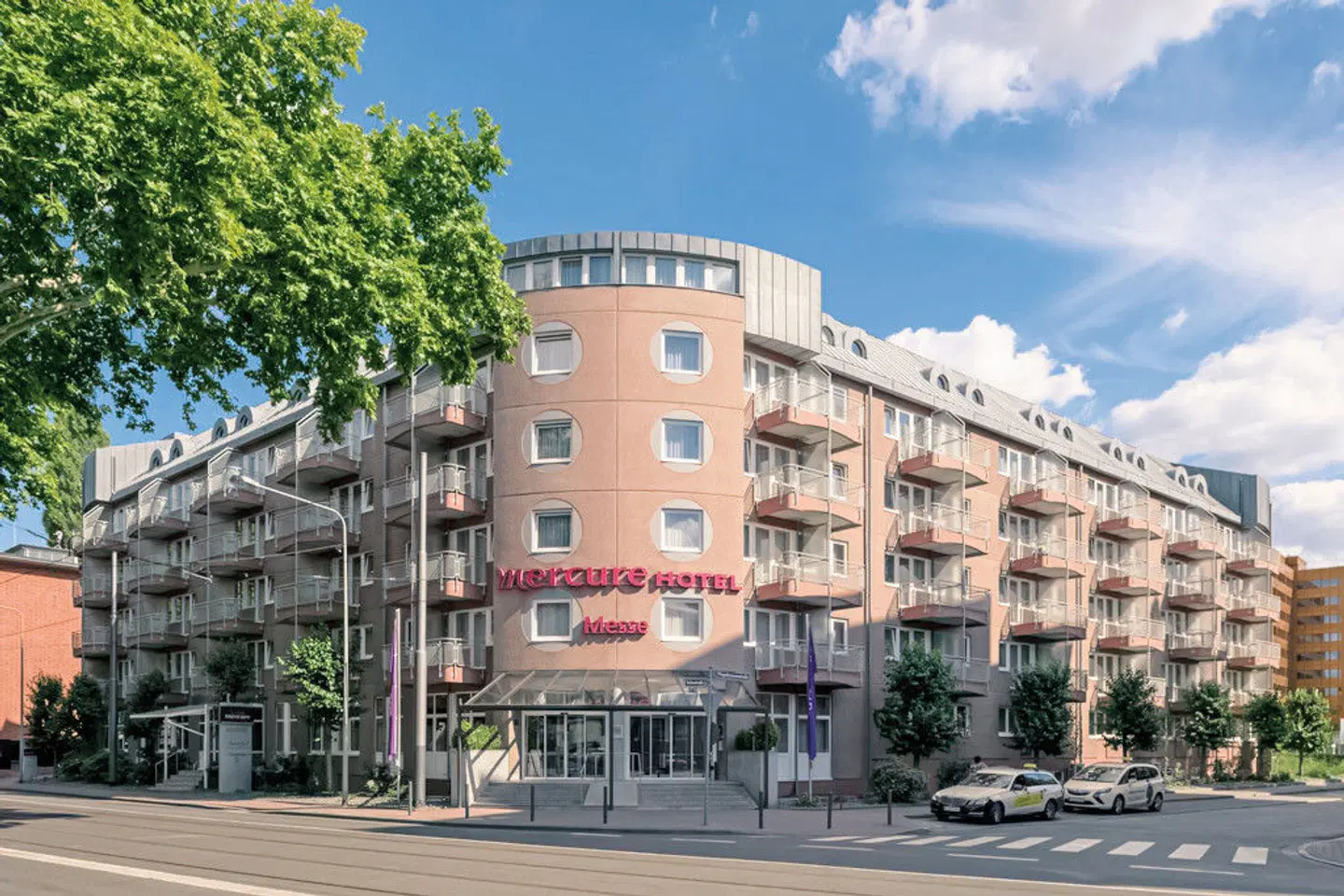 Mercure Hotel & Residenz Frankfurt Messe EXTERIOR