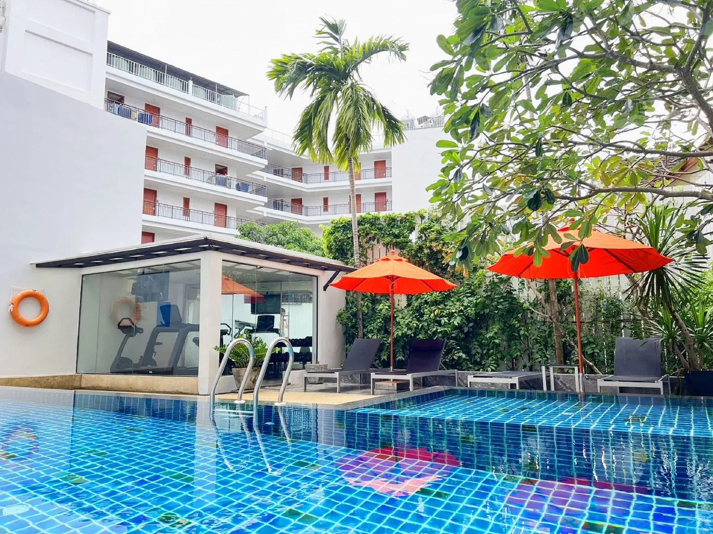 Citrus Patong Hotel by Compass Hospitality OUTDOOR_POOL