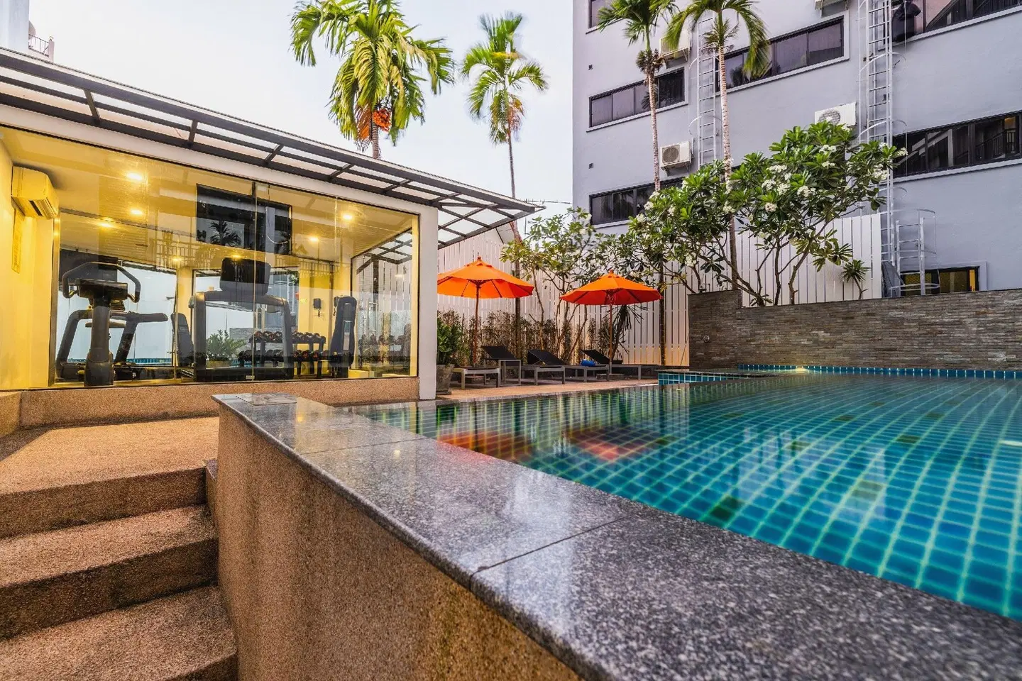 Citrus Patong Hotel by Compass Hospitality OUTDOOR_POOL