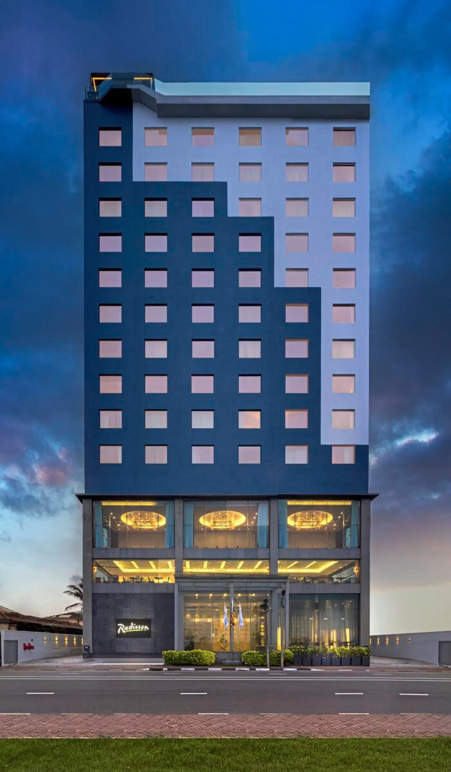 Radisson Hotel Colombo EXTERIOR
