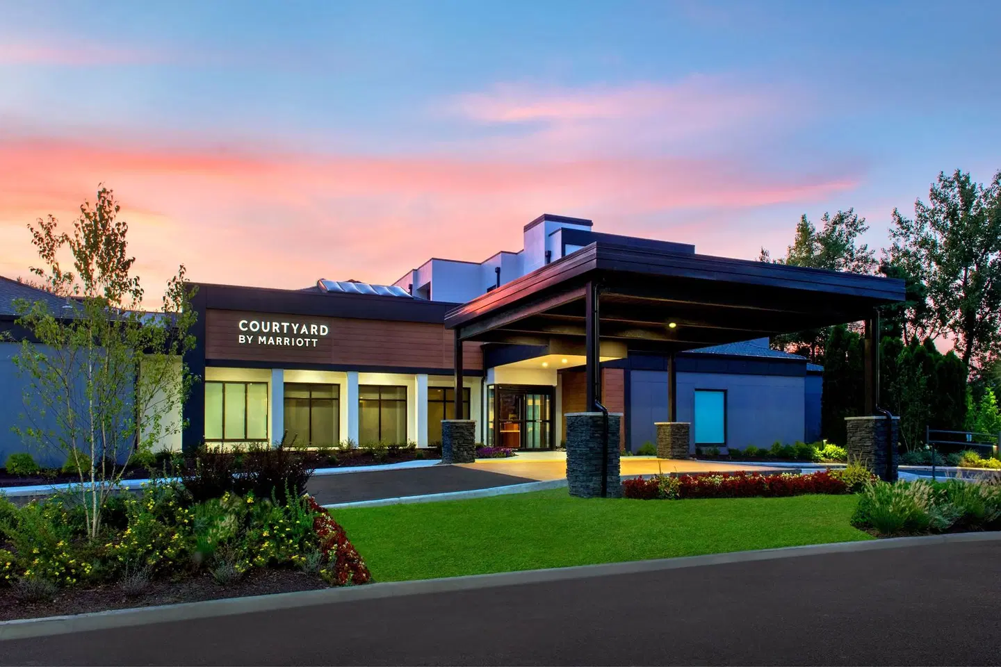 Courtyard by Marriott Rye EXTERIOR