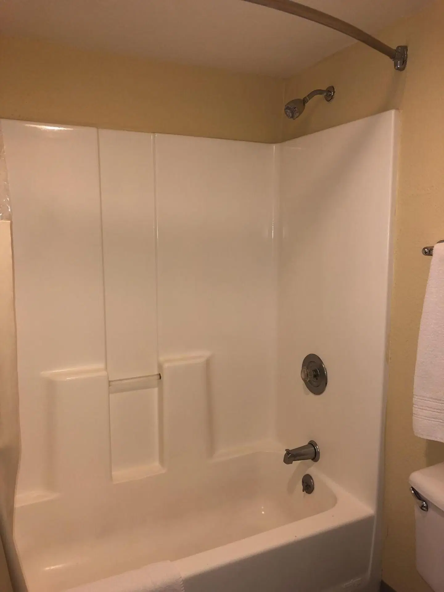 Days Inn by Wyndham Natchez Badezimmer