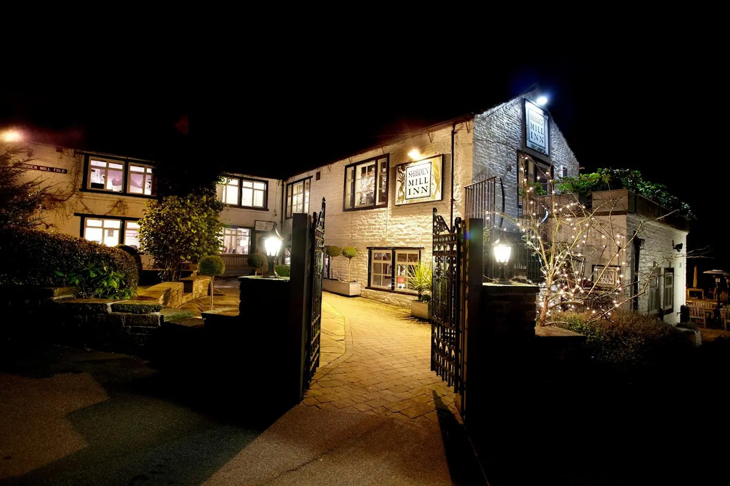 Shibden Mill Inn EXTERIOR