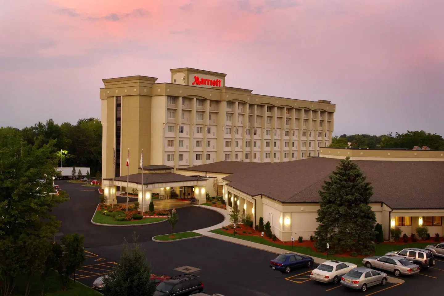 Rochester Airport Marriott EXTERIOR