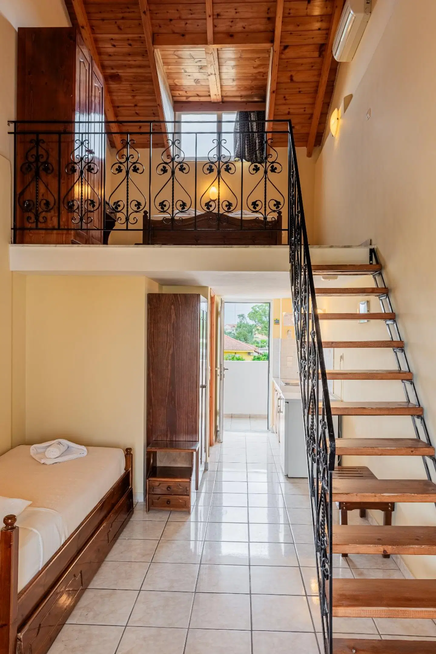 Village Inn Studios & Family Apartments Badezimmer
