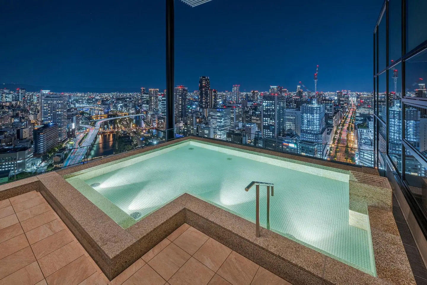 Candeo Hotels Osaka The Tower OUTDOOR_POOL