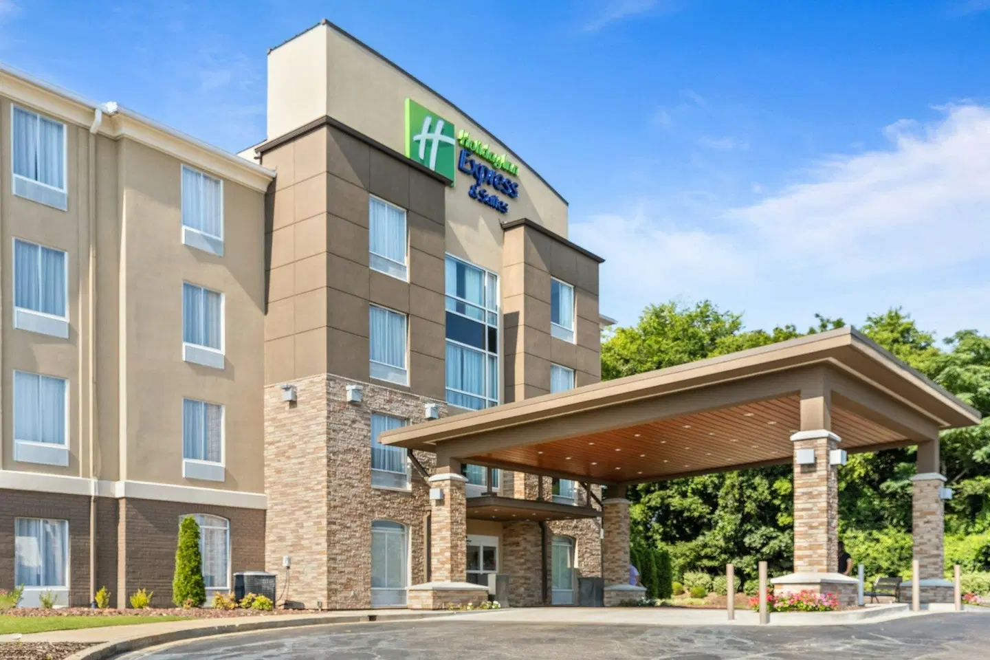 Holiday Inn Express & Suites Starkville by IHG EXTERIOR