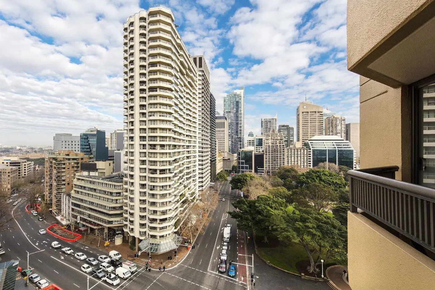 Oaks Sydney Hyde Park Suites EXTERIOR