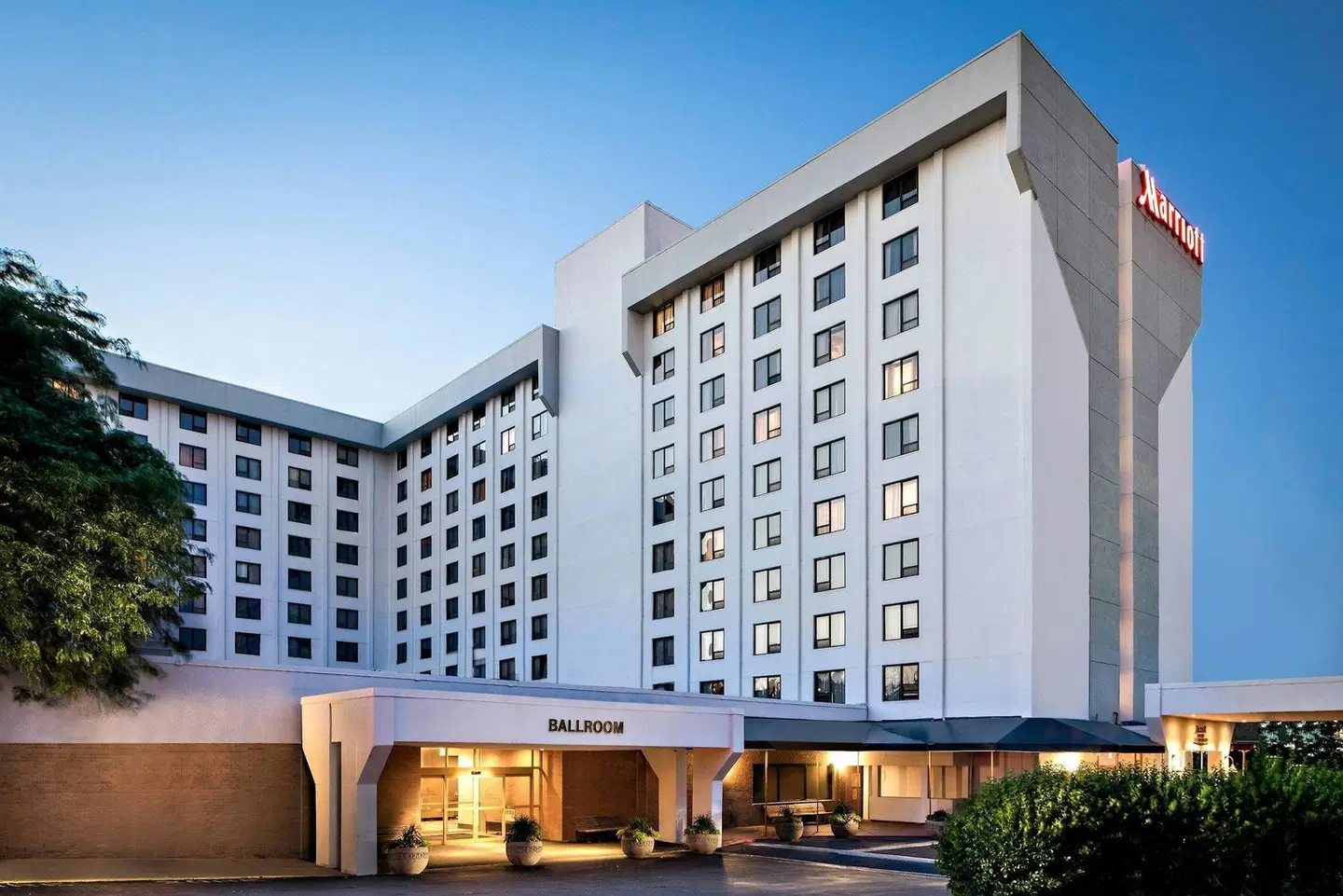 New York LaGuardia Airport Marriott EXTERIOR