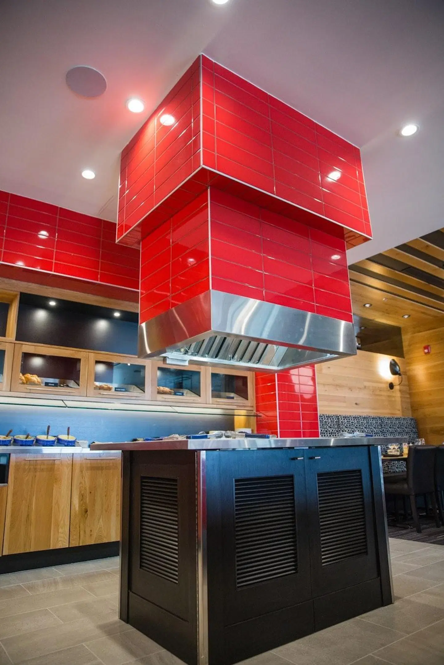 Holiday Inn & Suites Calgary South - Conference Ctr by IHG Bar
