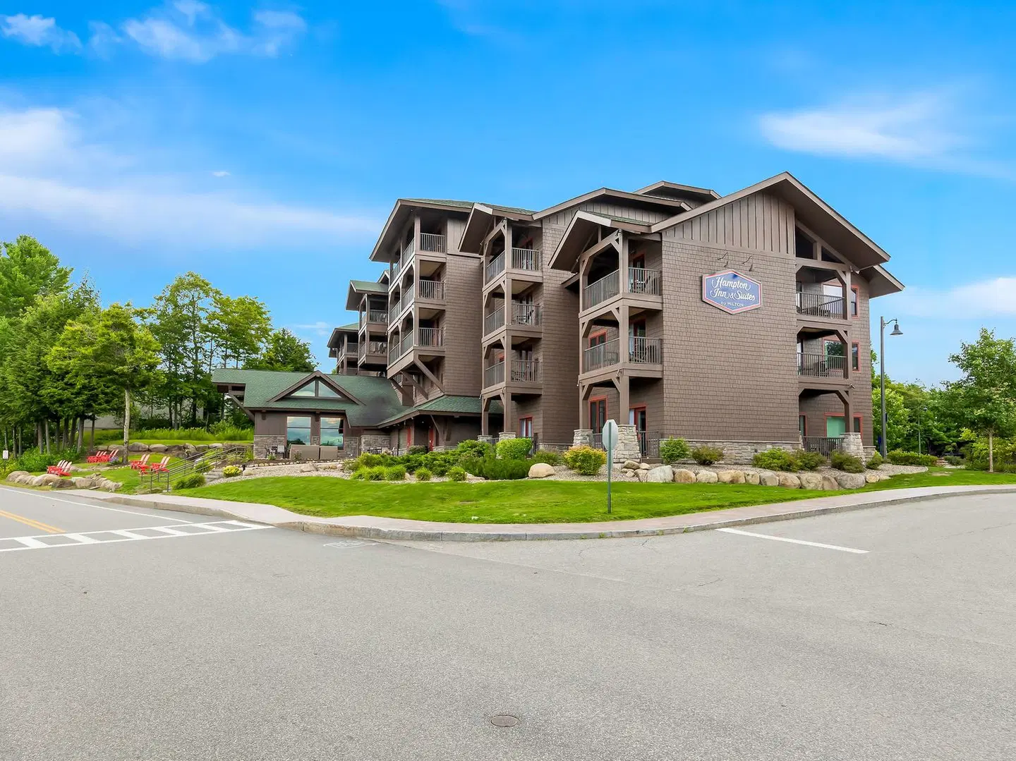 Hampton Inn & Suites Lake Placid EXTERIOR