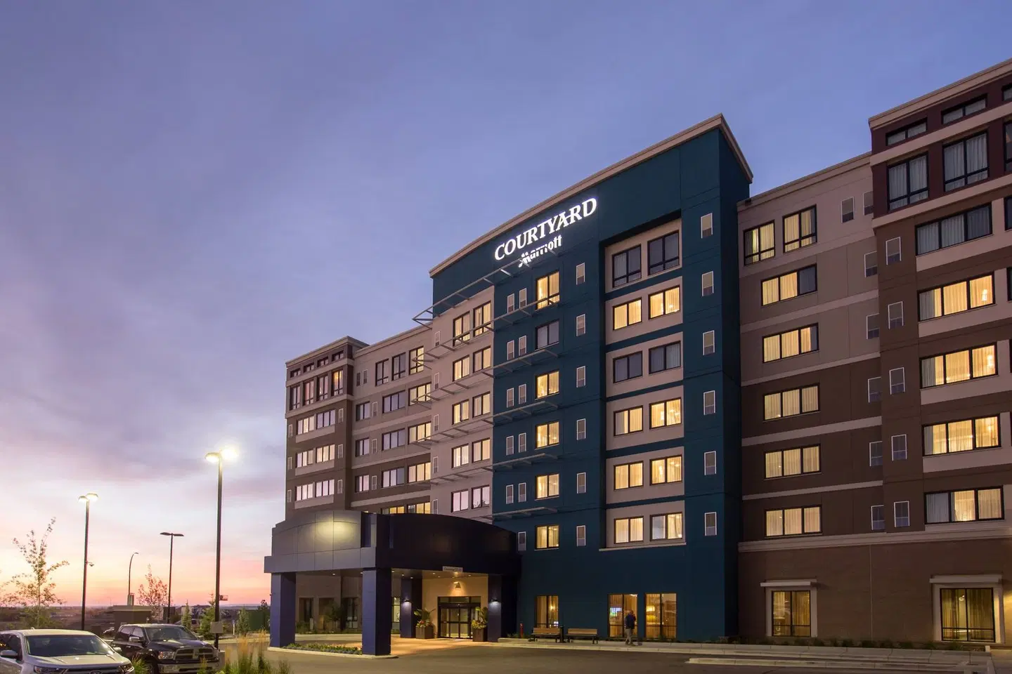 Courtyard by Marriott Calgary South EXTERIOR