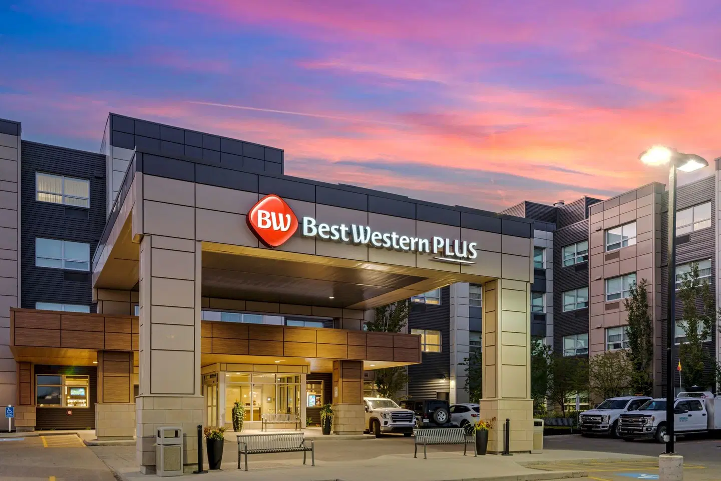 Best Western Plus Sawridge Suites EXTERIOR