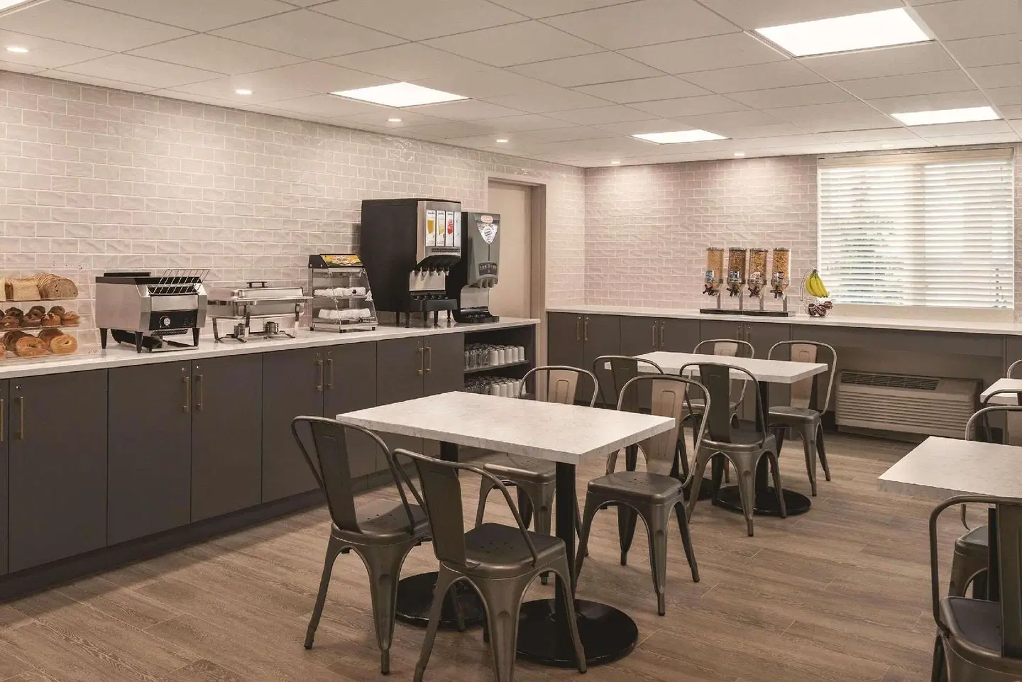 Park Inn by Radisson, Calgary Airport North, AB Restaurant