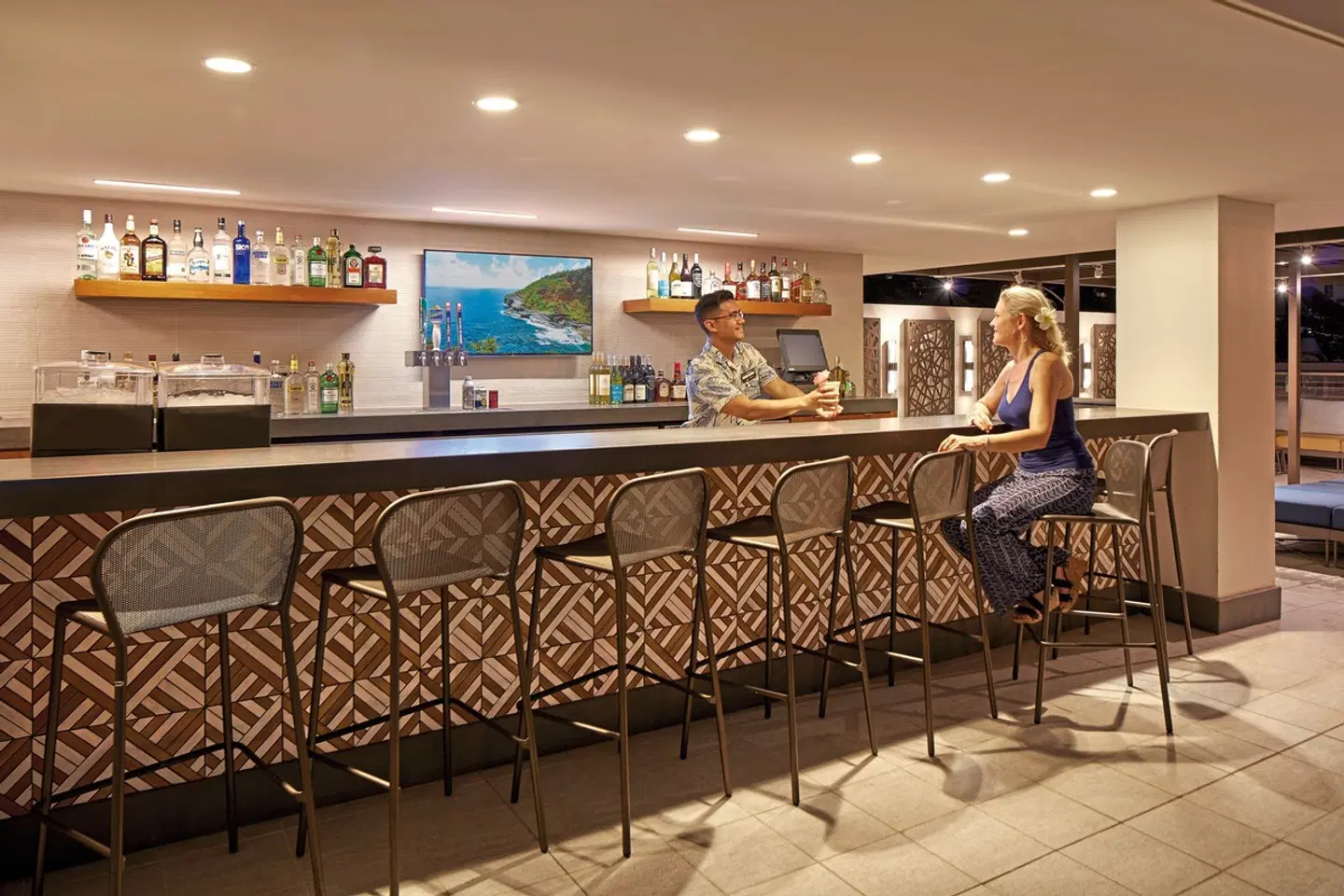 Hilton Garden Inn Waikiki Beach Bar