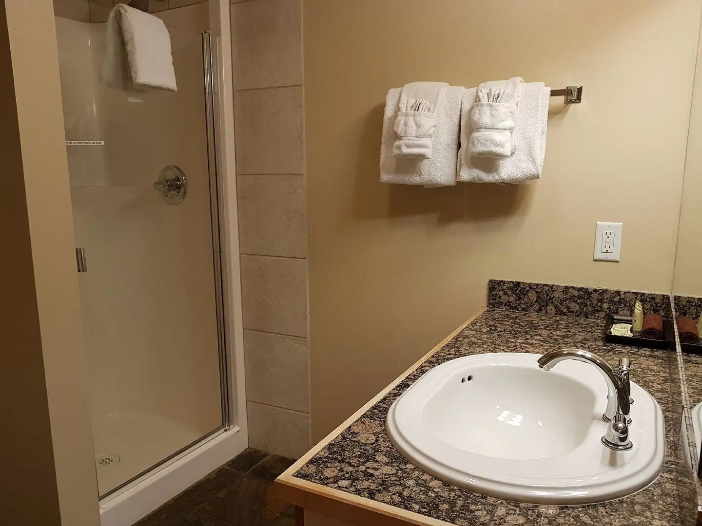 Sunset Resorts Canmore Badezimmer