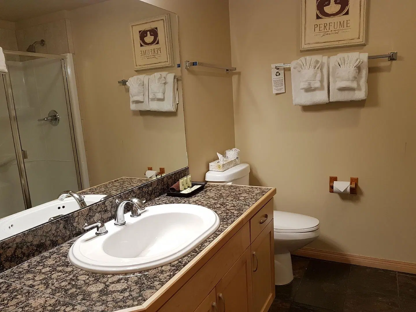Sunset Resorts Canmore Badezimmer