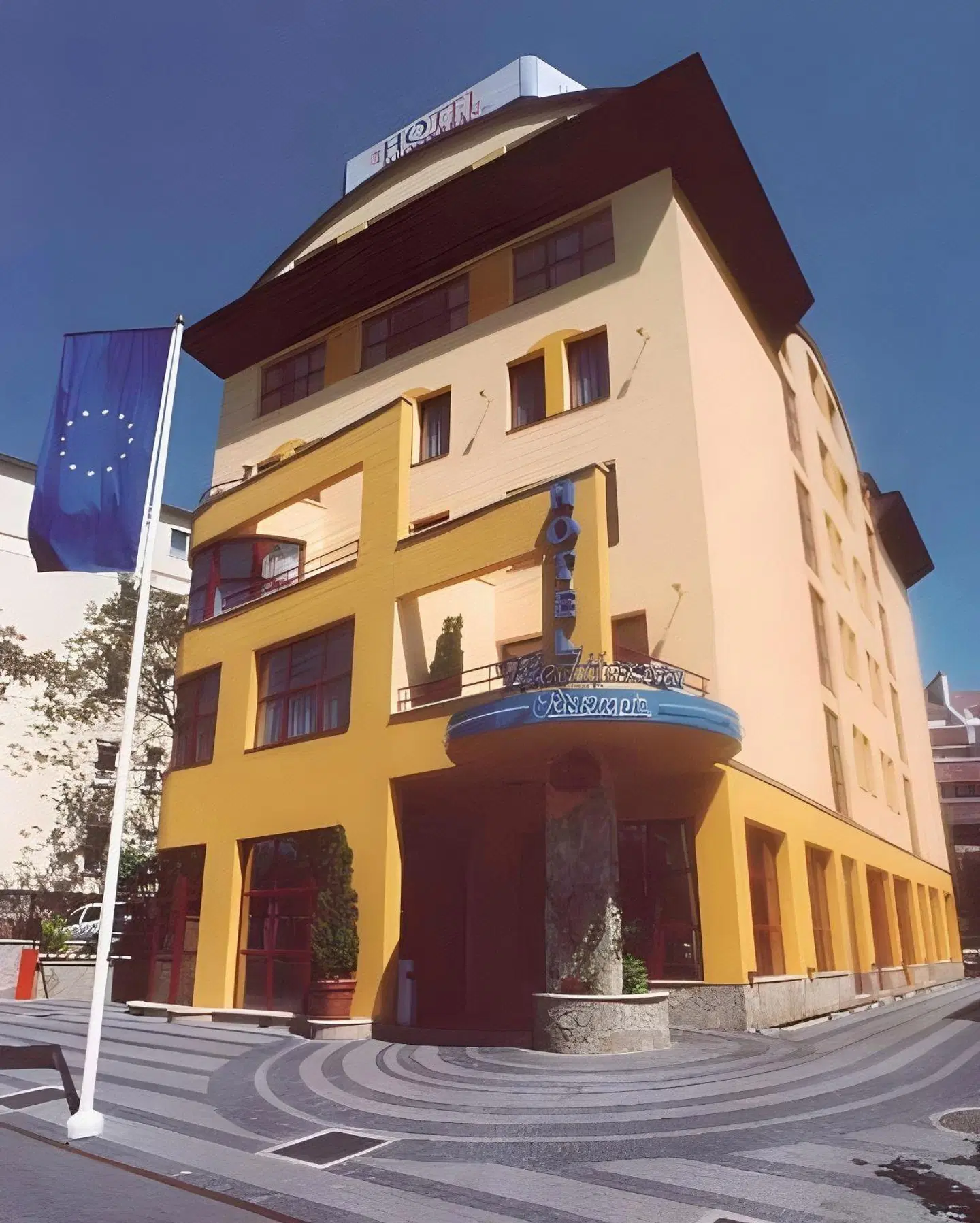 Mediterran EXTERIOR