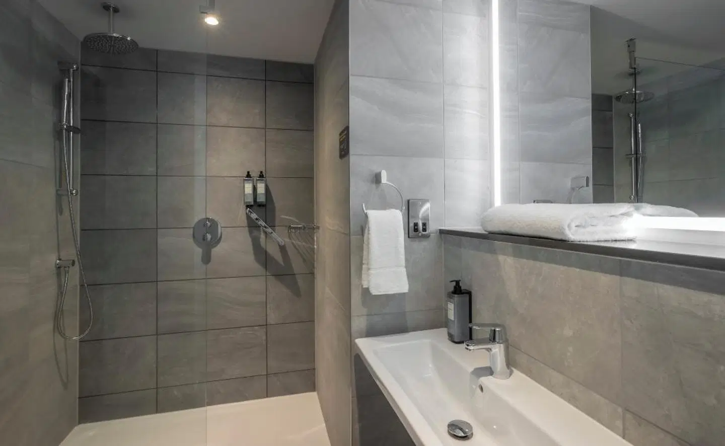 Maldron Hotel Manchester Cathedral Quarter Badezimmer