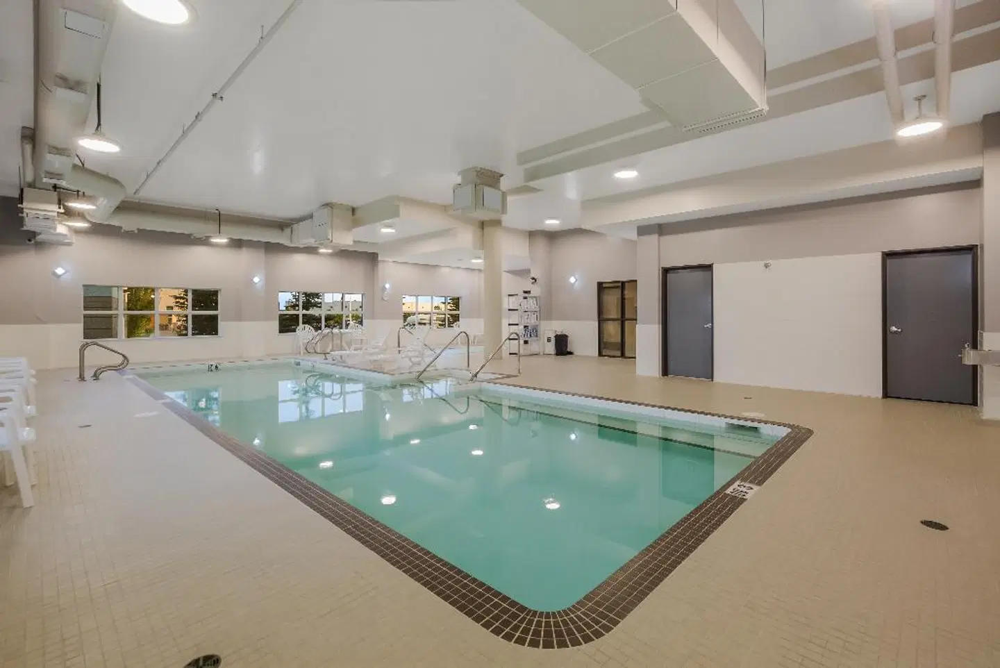 Hotel 11, MOD A Sonesta Collection Hallenbad