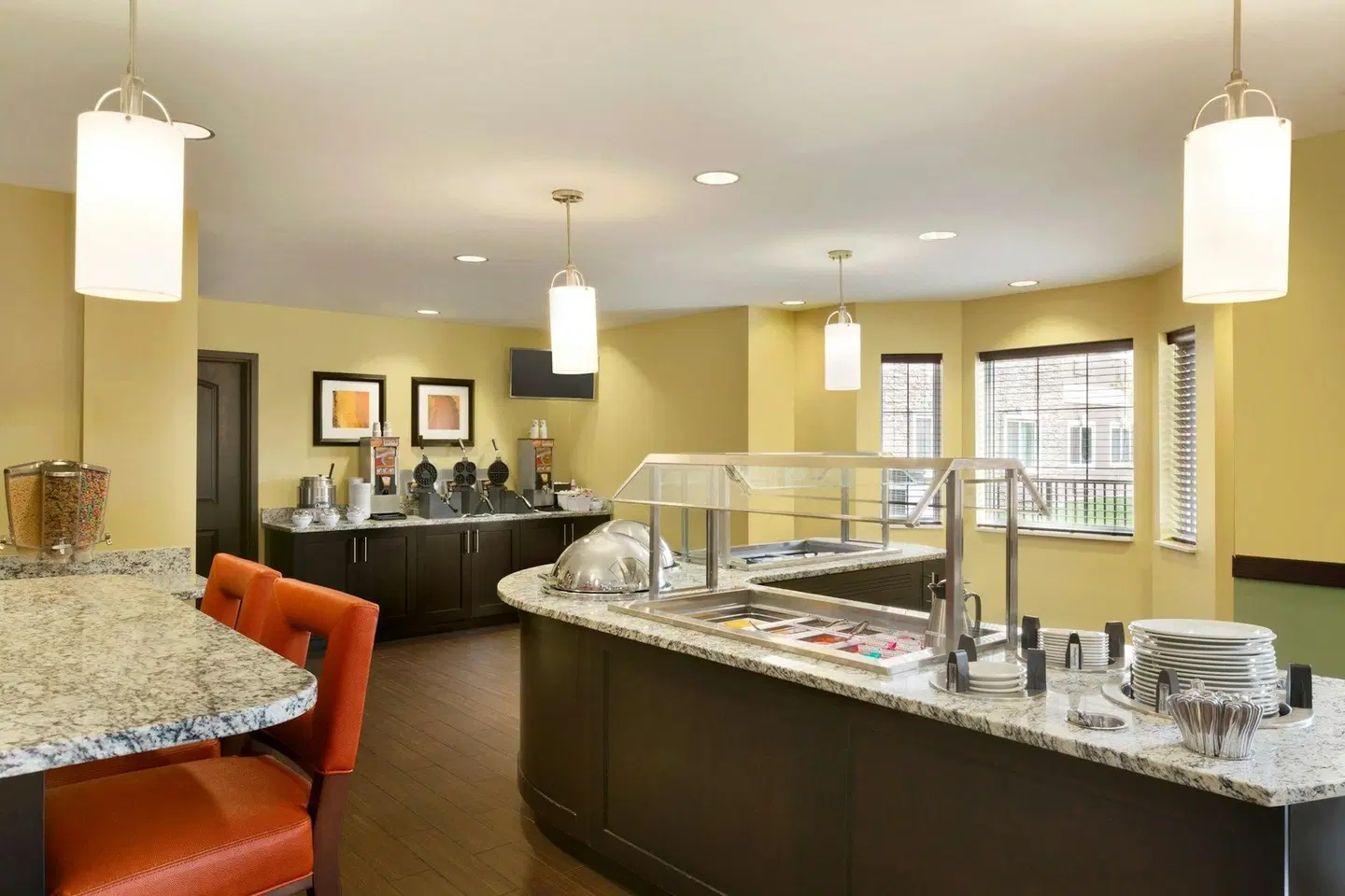 Staybridge Suites West Edmonton by IHG Bar