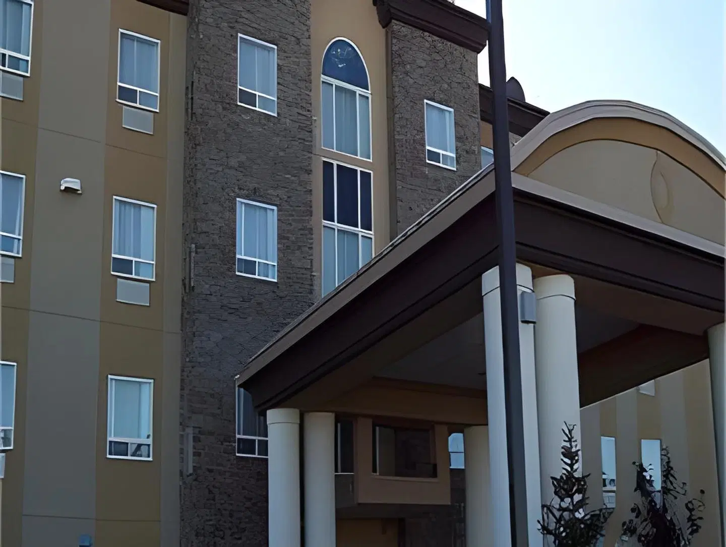 Holiday Inn Express & Suites Airport-Calgary by IHG EXTERIOR