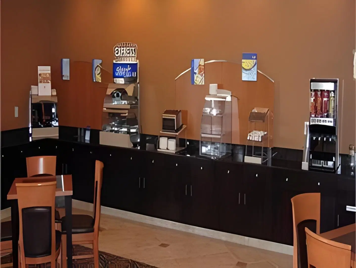 Holiday Inn Express & Suites Airport-Calgary by IHG Bar
