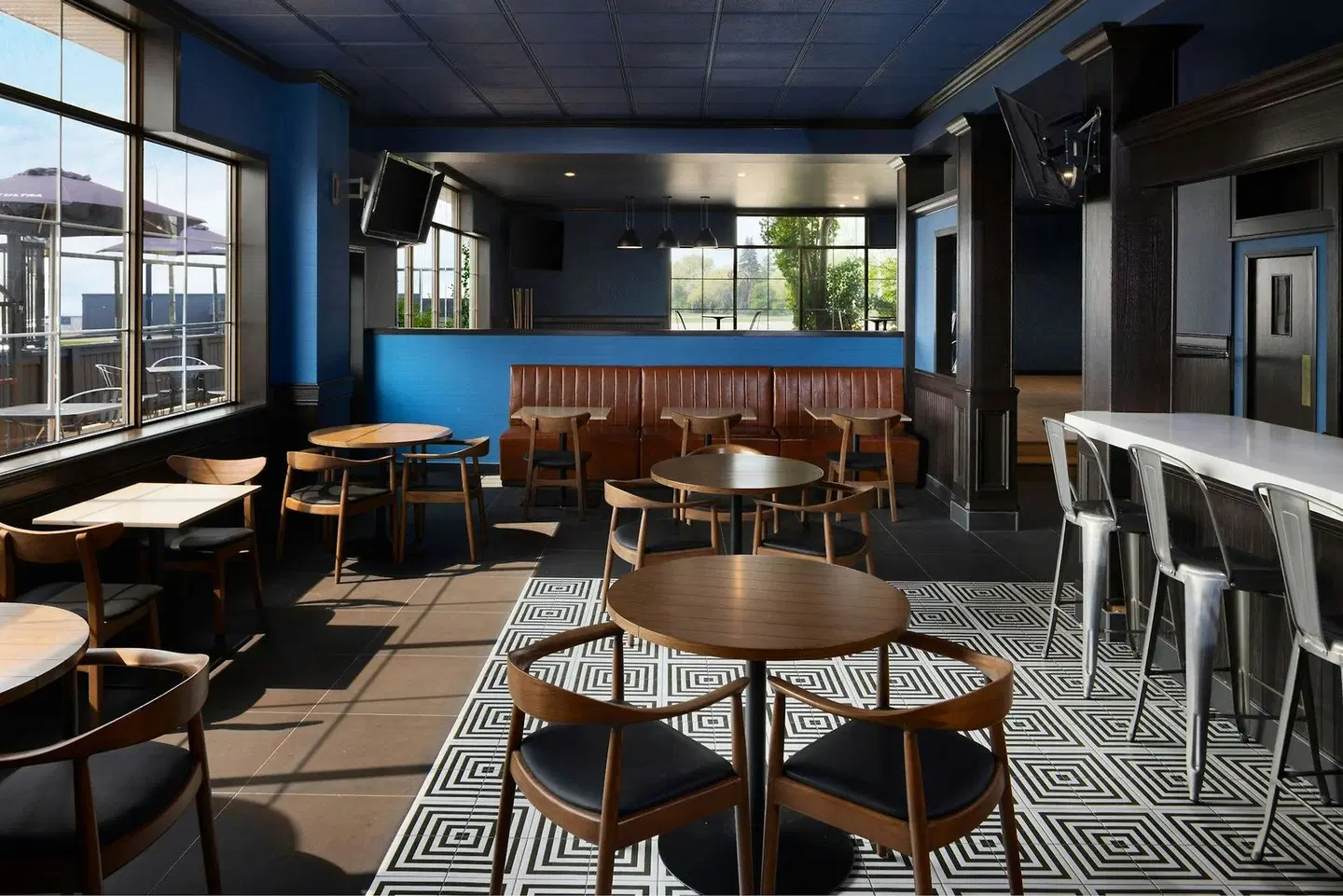 Four Points by Sheraton Edmonton South Bar