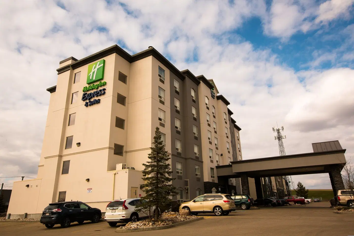 Holiday Inn Express & Suites Edmonton North by IHG EXTERIOR